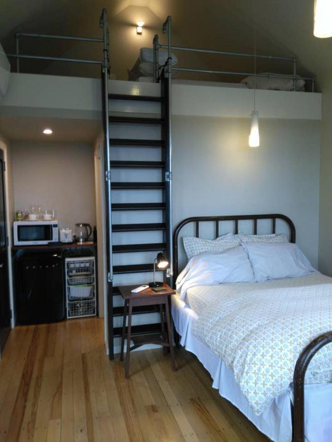 Tiny House In The Sky Hotel Dunedin Exterior foto